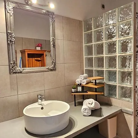 Apartamento T3 Paisible Quartier Vigna Maggiore, *